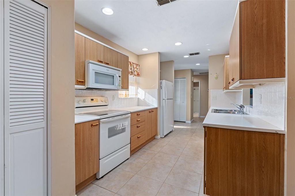 Image 10 of property listing at 22 JASMINE RUN, Ormond Beach, FL 32174