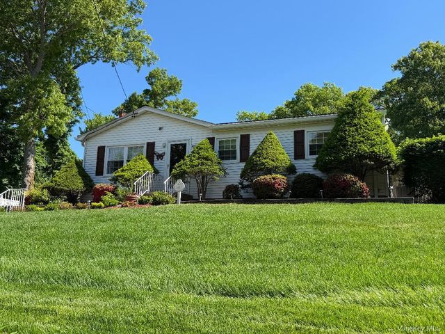 3 Commack Road, Sound Beach, NY 11789