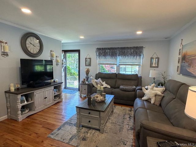 3 Commack Road, Sound Beach, NY 11789