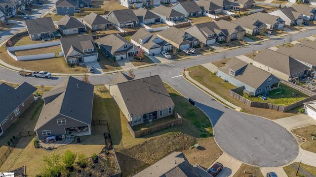 516 Raleighwood Lane, Simpsonville, SC 29681