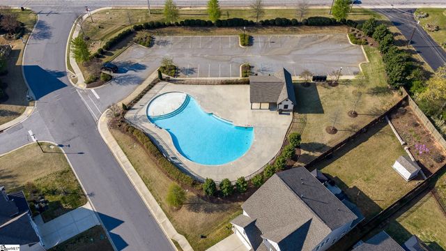 516 Raleighwood Lane, Simpsonville, SC 29681