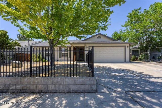 539 Rawe Peak Drive, Dayton, NV 89403