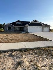 106 Fox Trail Drive, Auburn, IN 46706