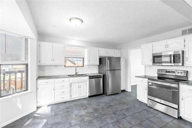 7307 E 118th Place, Kansas City, MO 64134