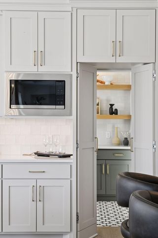 202 Sandy Shores Road, Waconia, MN 55387