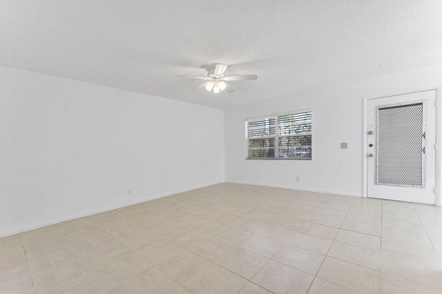 877 Flanders S, Delray Beach, FL 33484