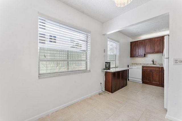 877 Flanders S, Delray Beach, FL 33484