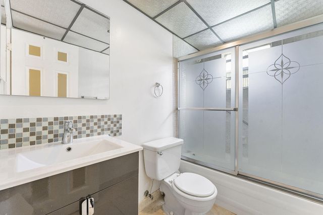 877 Flanders S, Delray Beach, FL 33484