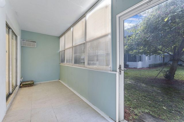 877 Flanders S, Delray Beach, FL 33484