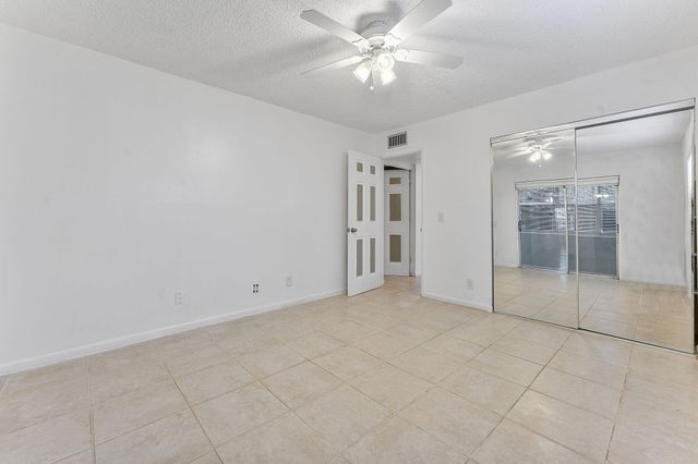 877 Flanders S, Delray Beach, FL 33484