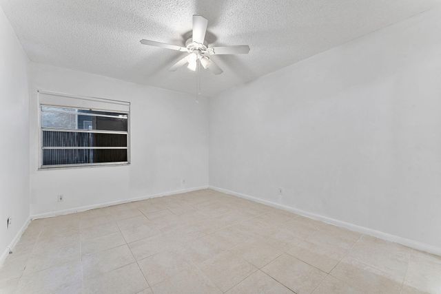 877 Flanders S, Delray Beach, FL 33484