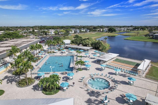 877 Flanders S, Delray Beach, FL 33484