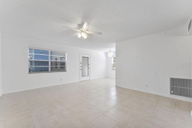 877 Flanders S, Delray Beach, FL 33484
