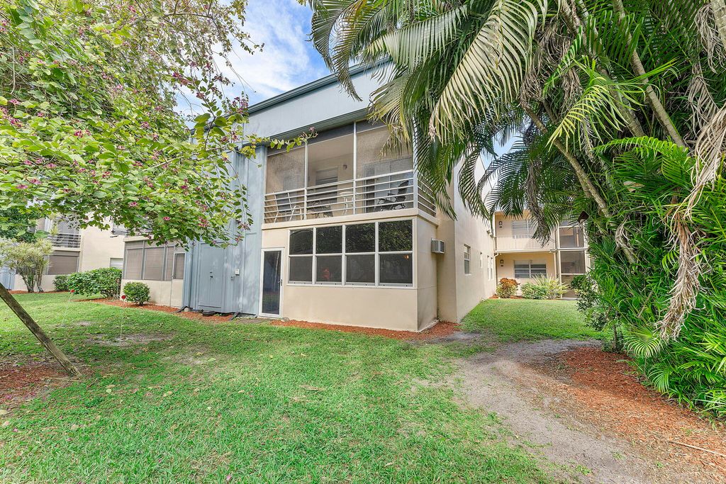 877 Flanders S, Delray Beach, FL 33484