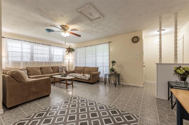 804 N Oak Street, Texas City, TX 77591