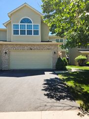 70 Townsend Circle, Naperville, IL 60565