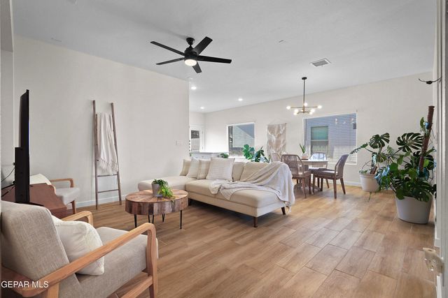 444 DESERTS Drive, Socorro, TX 79927