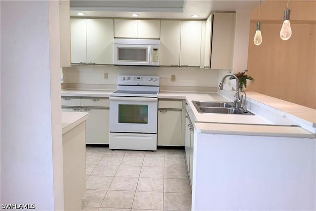 7360 Saint Ives WAY 2205, Naples, FL 34104