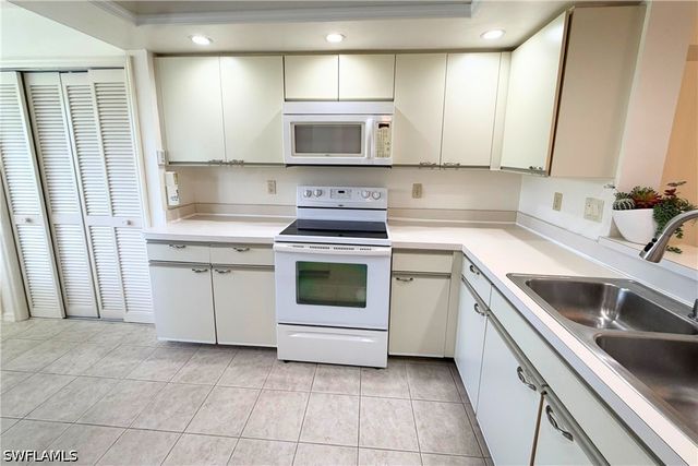 7360 Saint Ives WAY 2205, Naples, FL 34104