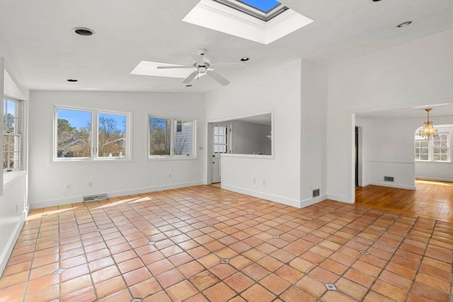 7 Putney Ln, Lynnfield, MA 01940