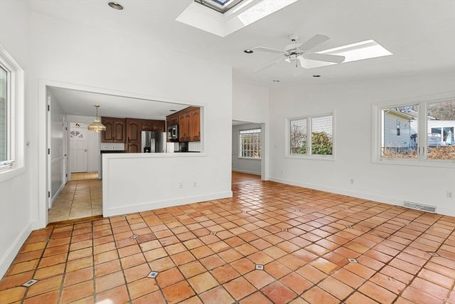 7 Putney Ln, Lynnfield, MA 01940