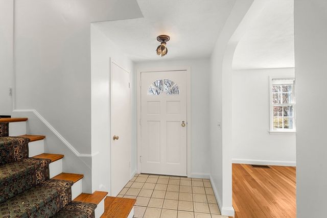 7 Putney Ln, Lynnfield, MA 01940