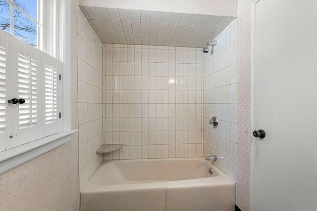 7 Putney Ln, Lynnfield, MA 01940