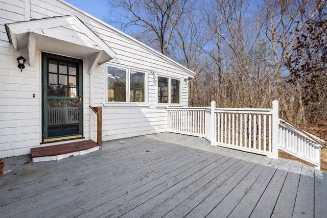 7 Putney Ln, Lynnfield, MA 01940