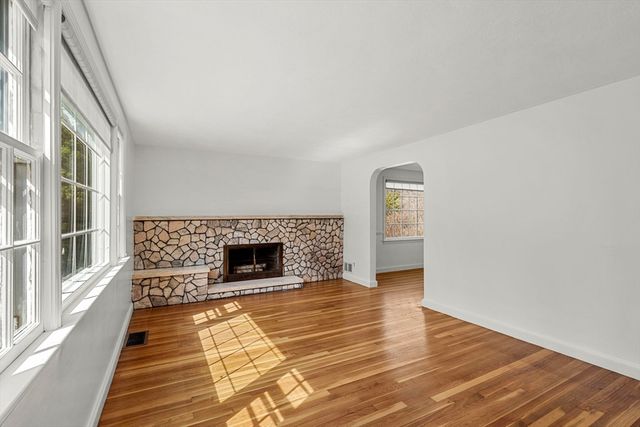 7 Putney Ln, Lynnfield, MA 01940