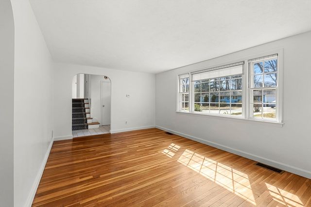 7 Putney Ln, Lynnfield, MA 01940