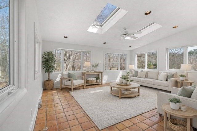 7 Putney Ln, Lynnfield, MA 01940