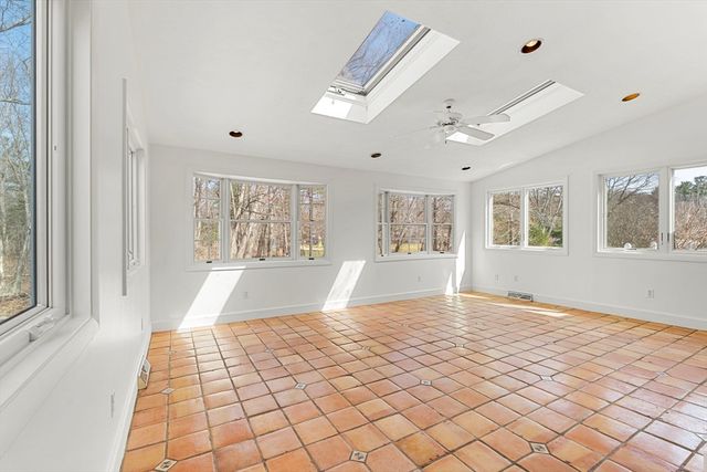 7 Putney Ln, Lynnfield, MA 01940