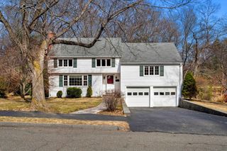 7 Putney Ln, Lynnfield, MA 01940
