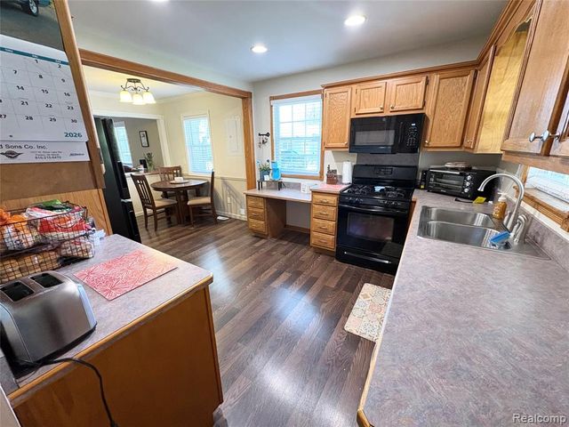 2230 N Center Road, Burton, MI 48509