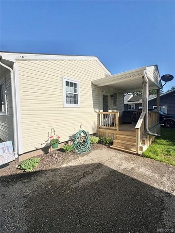 2230 N Center Road, Burton, MI 48509