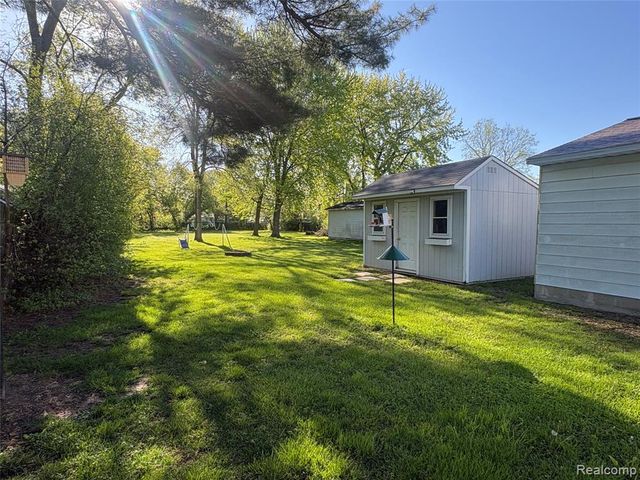 2230 N Center Road, Burton, MI 48509