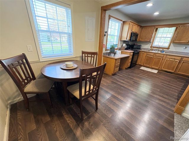 2230 N Center Road, Burton, MI 48509