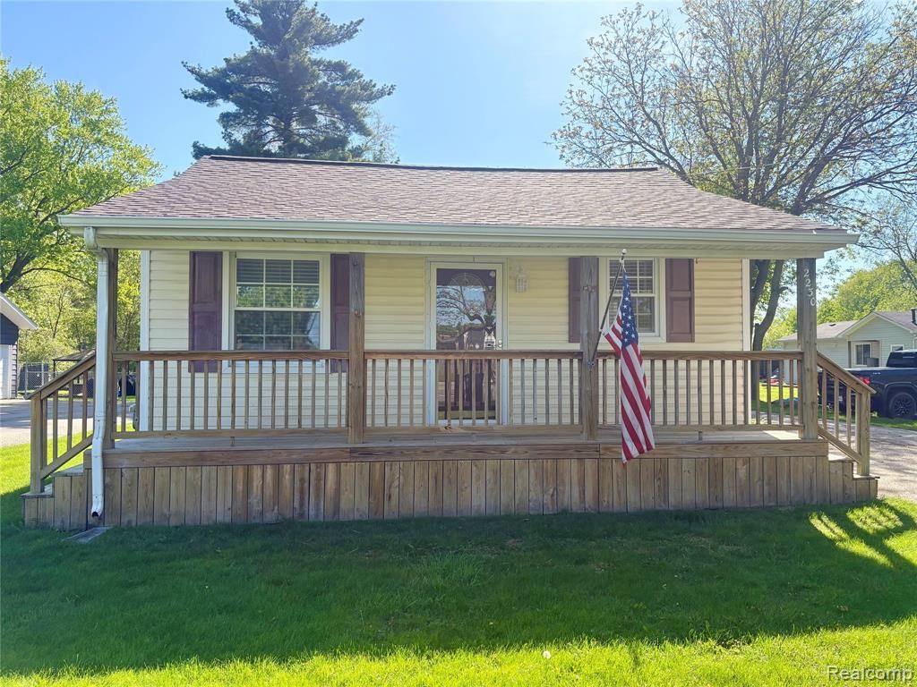 2230 N Center Road, Burton, MI 48509