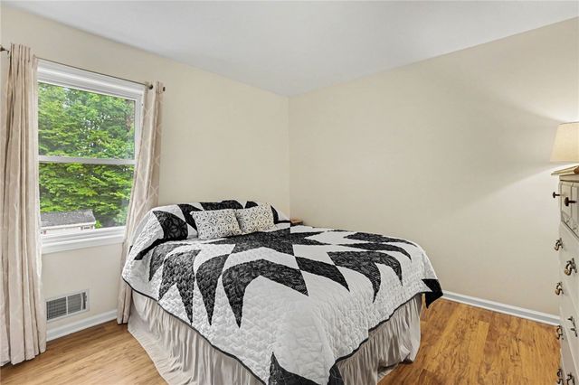 128 Jonquil Lane, Greece, NY 14612