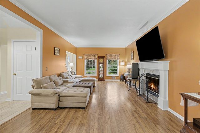 128 Jonquil Lane, Greece, NY 14612