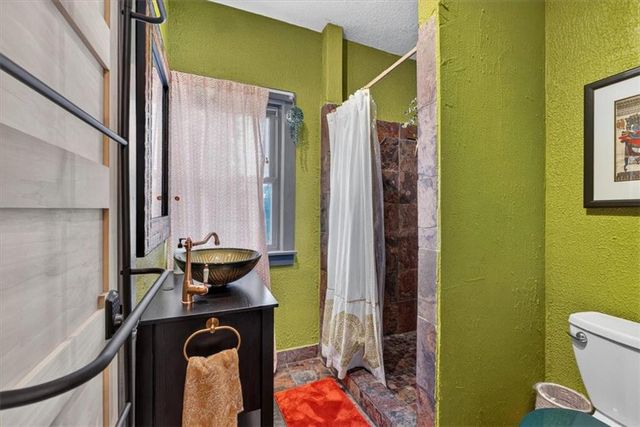 301 N Van Brunt Boulevard, Kansas City, MO 64123