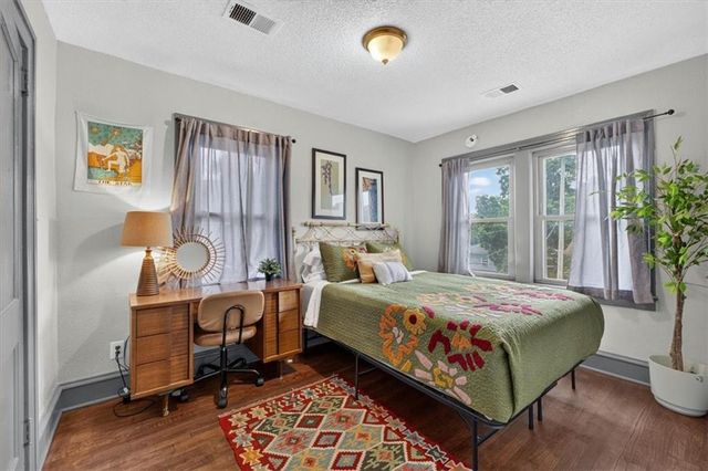 301 N Van Brunt Boulevard, Kansas City, MO 64123