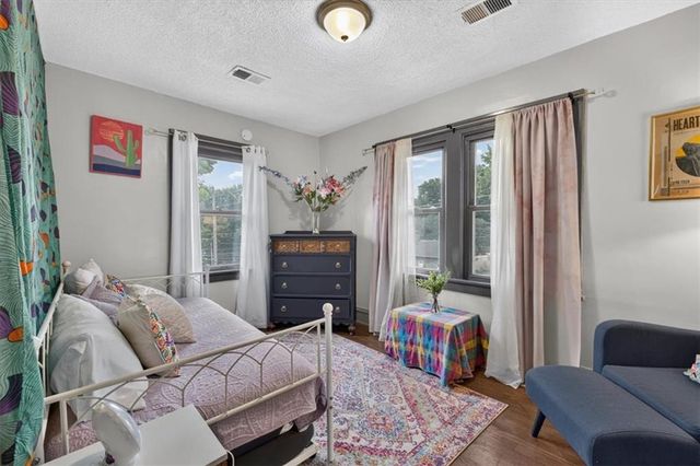 301 N Van Brunt Boulevard, Kansas City, MO 64123