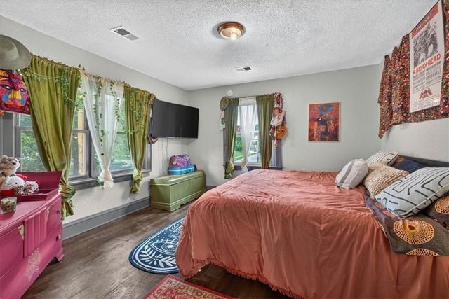 301 N Van Brunt Boulevard, Kansas City, MO 64123