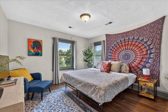 301 N Van Brunt Boulevard, Kansas City, MO 64123