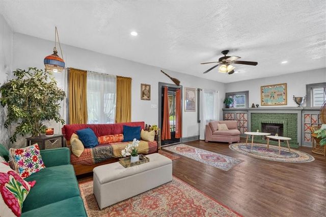 301 N Van Brunt Boulevard, Kansas City, MO 64123