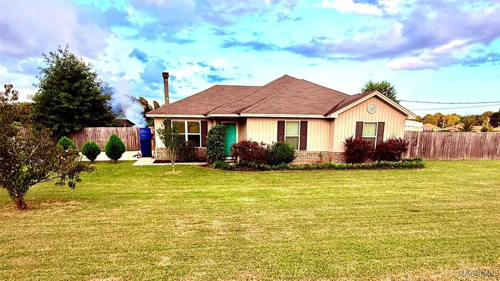 1155 Dark Corners Road, Tallassee, AL 36078