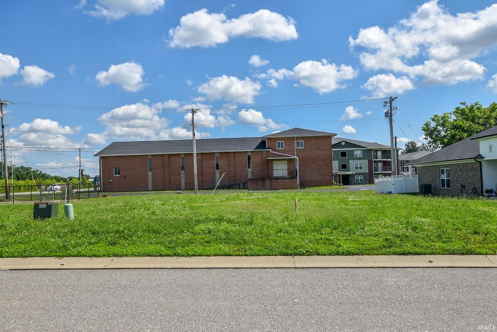 8523 Pebble Creek Drive, Newburgh, IN 47630