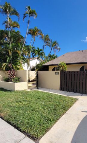 493 SW 28th Avenue, Delray Beach, FL 33445