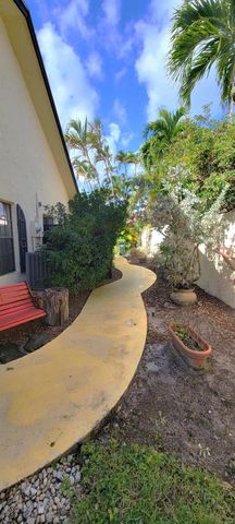 493 SW 28th Avenue, Delray Beach, FL 33445